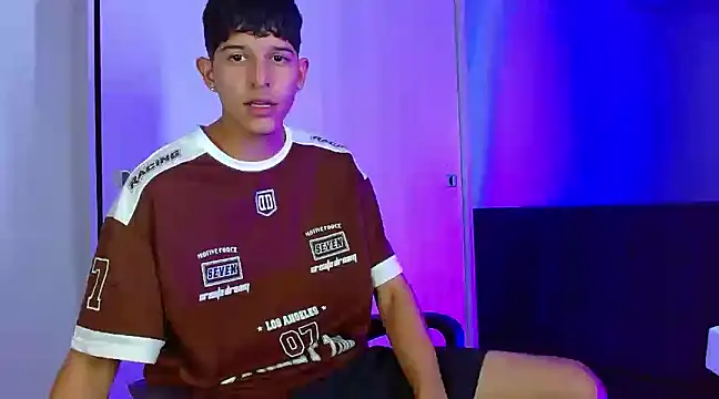 Snapshot of LiamGadiell chatting on 12.25.24 LiamGadiell online show from 12.25.24