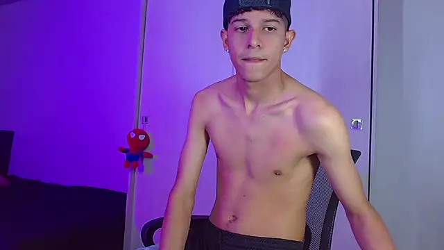 Snapshot of LiamGadiell chatting on 02.22.25 LiamGadiell online show from 02.22.25