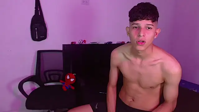 Snapshot of LiamGadiell chatting on 02.23.25 LiamGadiell online show from 02.23.25