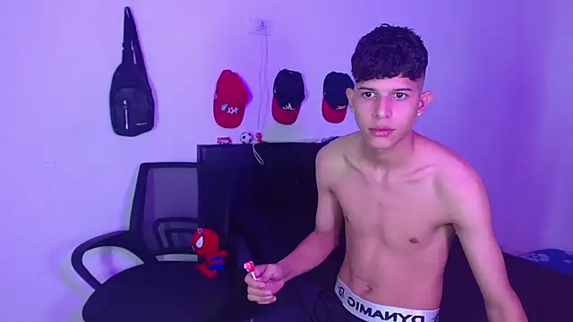 Snapshot of LiamGadiell chatting on 02.24.25 LiamGadiell online show from 02.24.25