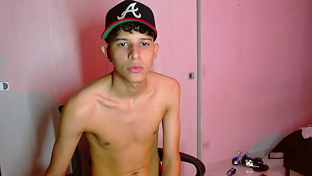 Snapshot of LiamGadiell chatting on 03.11.25 LiamGadiell online show from 03.11.25