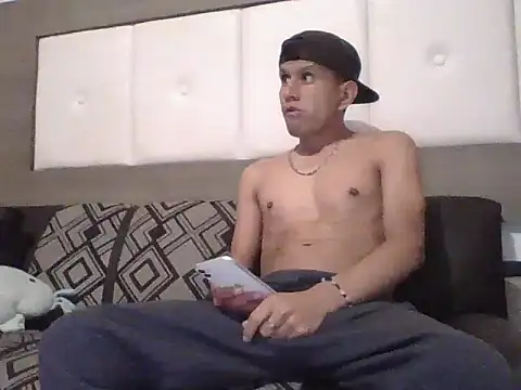 Snapshot of oiram27 chatting on 11.20.25 oiram27 online show from 11.20.25