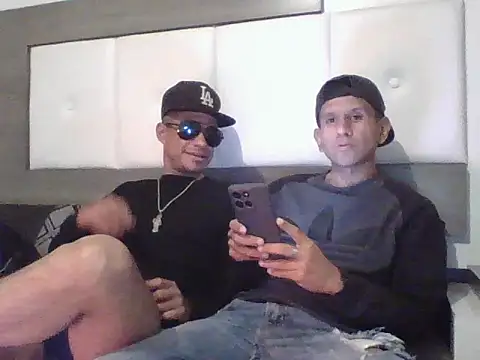 Snapshot of oiram27 chatting on 11.23.25 oiram27 online show from 11.23.25