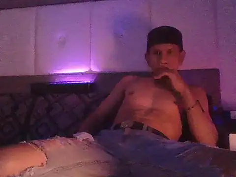 Snapshot of oiram27 chatting on 12.04.25 oiram27 online show from 12.04.25