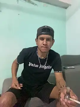 Snapshot of oiram27 chatting on 04.10.26 oiram27 online show from 04.10.26