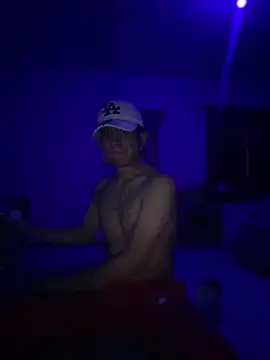 Snapshot of oiram27 chatting on 04.13.26 oiram27 online show from 04.13.26