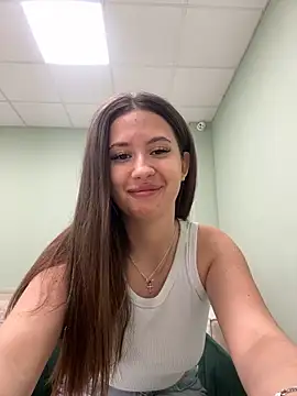 milaleoneli online show from 03.15.25