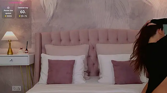 milaleoneli online show from 04.05.26