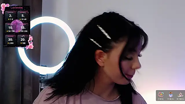 Snapshot of AveryWillow chatting on 03.05.25 AveryWillow online show from 03.05.25