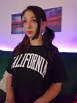 Snapshot of AveryWillow chatting on 09.18.25 AveryWillow online show from 09.18.25