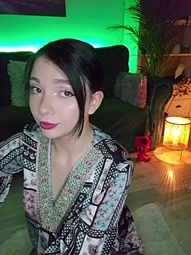 Snapshot of AveryWillow chatting on 09.28.25 AveryWillow online show from 09.28.25