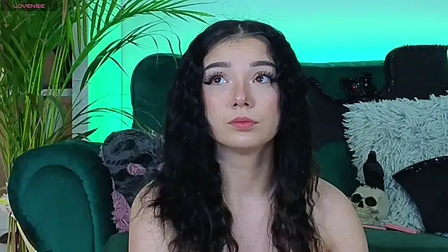 Snapshot of AveryWillow chatting on 10.23.25 AveryWillow online show from 10.23.25