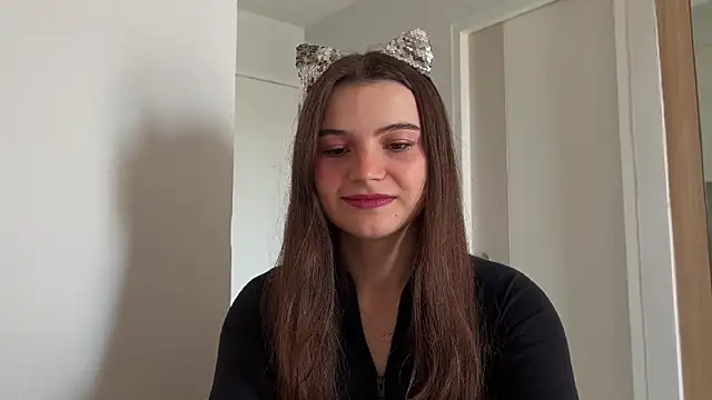 Snapshot of cherryelin chatting on 12.18.24 cherryelin online show from 12.18.24