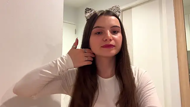 Snapshot of cherryelin chatting on 12.27.24 cherryelin online show from 12.27.24