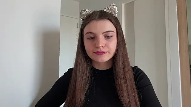 Snapshot of cherryelin chatting on 12.29.24 cherryelin online show from 12.29.24