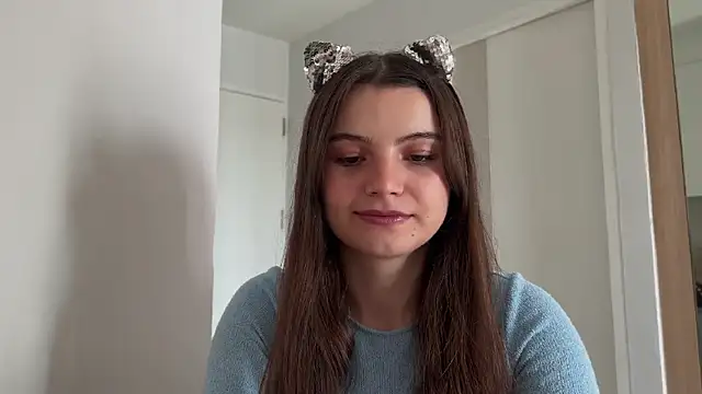 Snapshot of cherryelin chatting on 01.05.25 cherryelin online show from 01.05.25