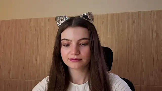 Snapshot of cherryelin chatting on 01.31.25 cherryelin online show from 01.31.25