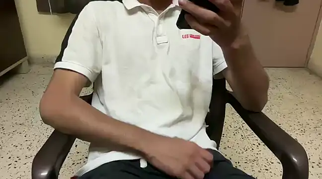Snapshot of rahul_4u chatting on 03.19.25 rahul 4u online show from 03.19.25