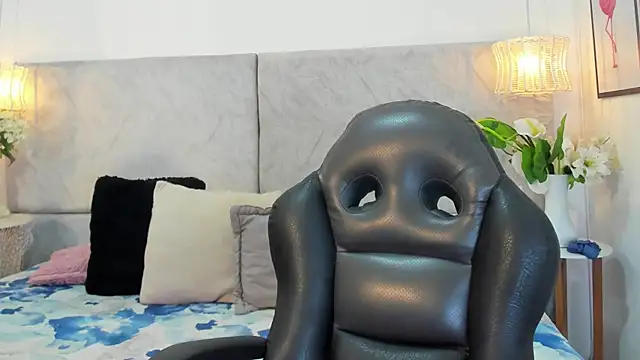 naomiii   online show from 11.24.25