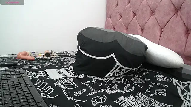 Snapshot of AMBER_LOVE22 chatting on 01.06.25 AMBER LOVE22 online show from 01.06.25