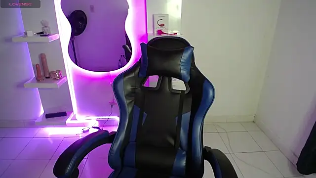 Snapshot of AMBER_LOVE22 chatting on 10.04.25 AMBER LOVE22 online show from 10.04.25