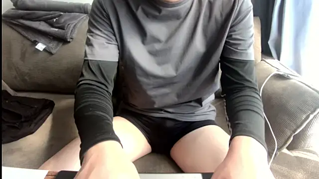 Snapshot of tuki_fu chatting on 03.10.25 tuki fu online show from 03.10.25