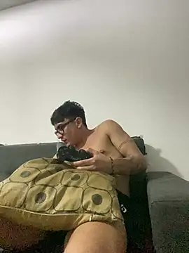 LCarreraa online show from 03.04.25