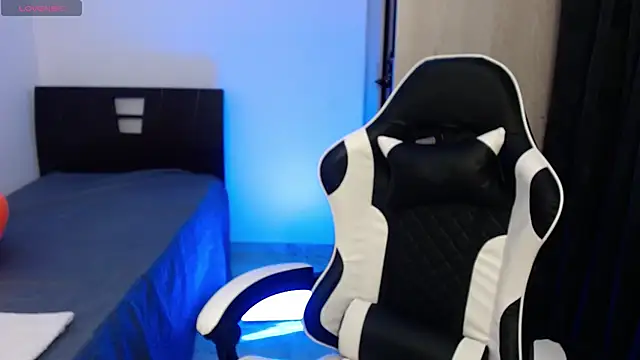 abigail monore  online show from 04.25.26