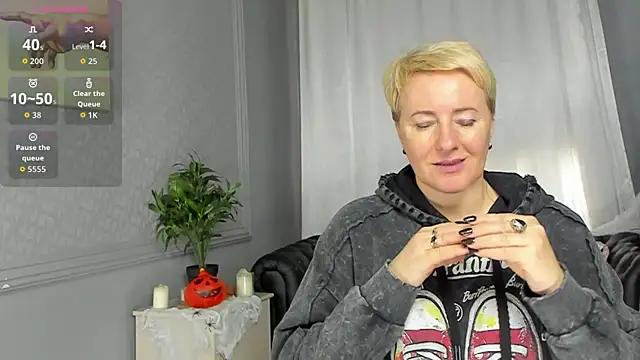 Nika Smit online show from 10.31.25