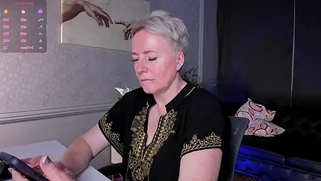 Snapshot of Nika_Smit chatting on 06.26.26 Nika Smit online show from 06.26.26