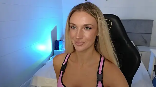 Snapshot of Megan_Kira chatting on 06.29.26 Megan Kira online show from 06.29.26
