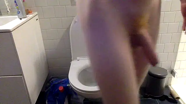 Snapshot of oktober1993 chatting on 12.21.25 oktober1993 online show from 12.21.25