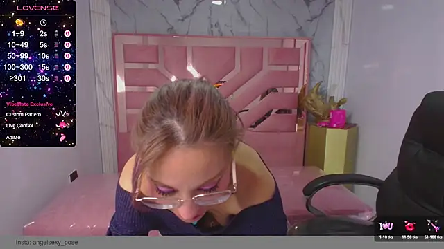 Snapshot of abril_ch_ chatting on 04.19.26 abril ch online show from 04.19.26
