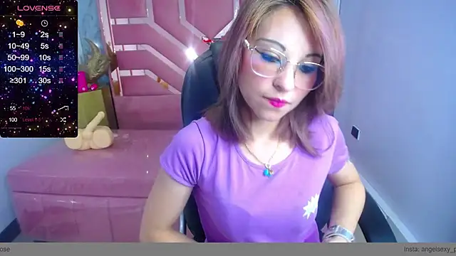 Snapshot of abril_ch_ chatting on 05.24.26 abril ch online show from 05.24.26
