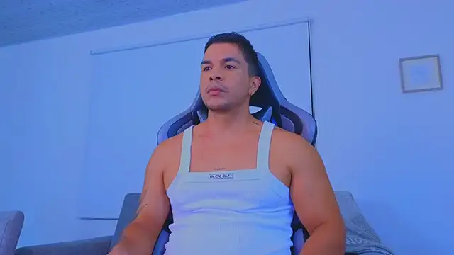 Snapshot of estebandelouis chatting on 06.26.26 estebandelouis online show from 06.26.26