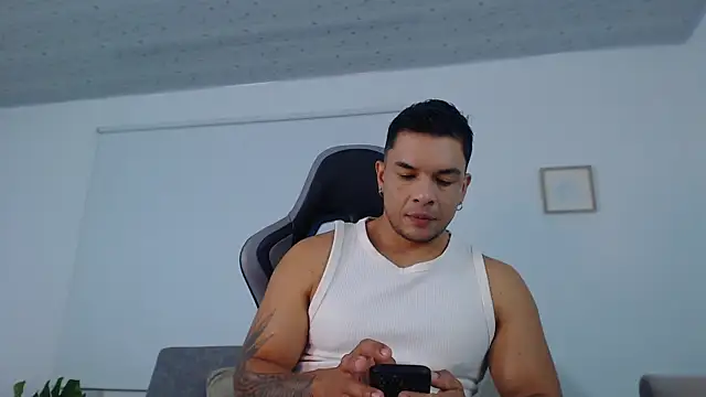 Snapshot of estebandelouis chatting on 07.11.26 estebandelouis online show from 07.11.26