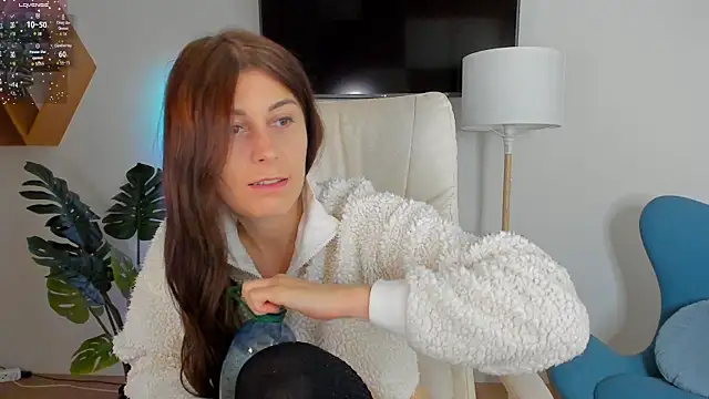 Snapshot of Hailey_Green chatting on 09.27.25 Hailey Green online show from 09.27.25