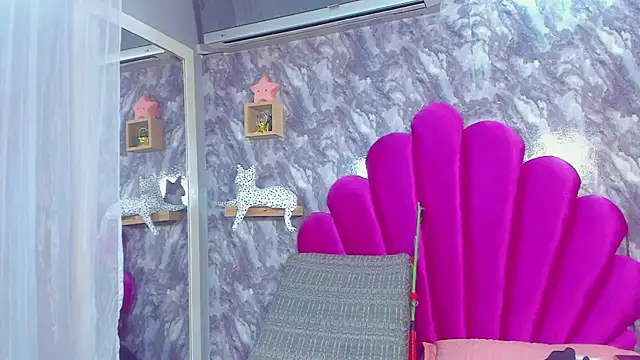 Snapshot of EMMAPARISS chatting on 11.01.25 EMMAPARISS online show from 11.01.25