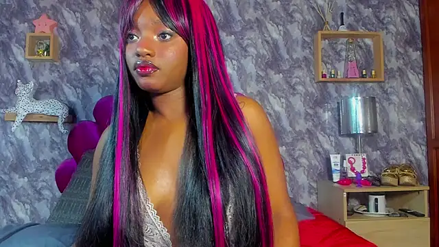 Snapshot of EMMAPARISS chatting on 11.18.25 EMMAPARISS online show from 11.18.25