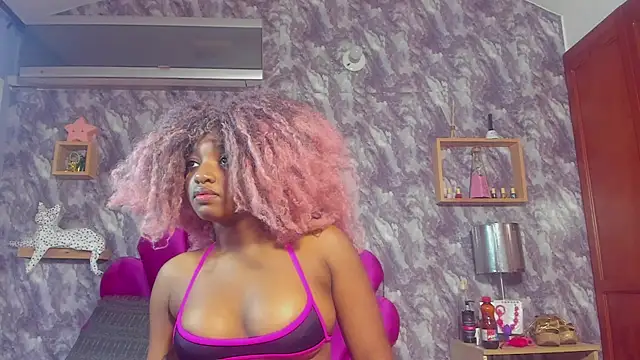 Snapshot of EMMAPARISS chatting on 11.30.25 EMMAPARISS online show from 11.30.25