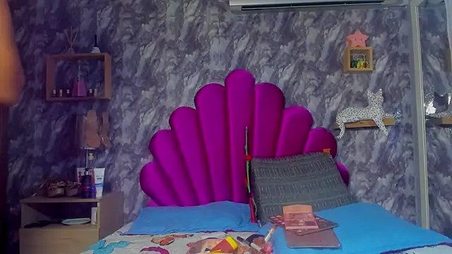 Snapshot of EMMAPARISS chatting on 03.31.26 EMMAPARISS online show from 03.31.26