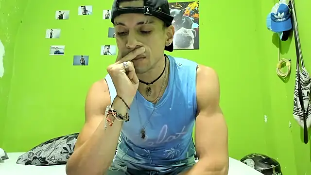 Snapshot of MikeRose94 chatting on 06.08.26 MikeRose94 online show from 06.08.26