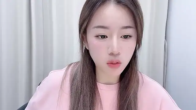 Snapshot of chloe-01 chatting on 12.02.24 chloe-01 online show from 12.02.24