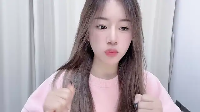 Snapshot of chloe-01 chatting on 12.09.24 chloe-01 online show from 12.09.24