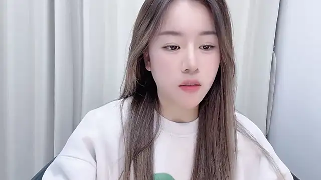 Snapshot of chloe-01 chatting on 12.21.24 chloe-01 online show from 12.21.24