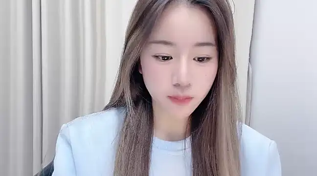 Snapshot of chloe-01 chatting on 01.10.25 chloe-01 online show from 01.10.25