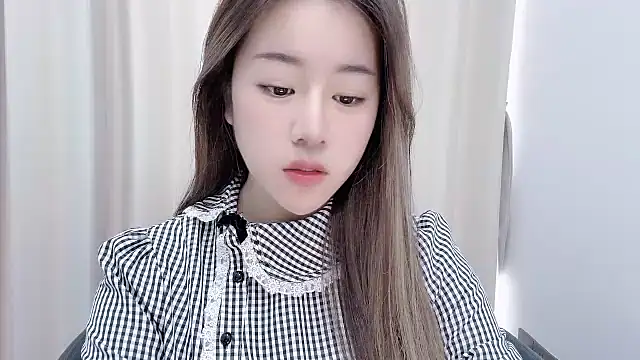 Snapshot of chloe-01 chatting on 01.12.25 chloe-01 online show from 01.12.25