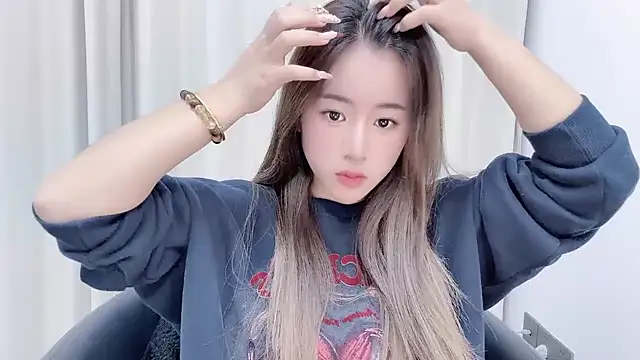 Snapshot of chloe-01 chatting on 01.16.25 chloe-01 online show from 01.16.25