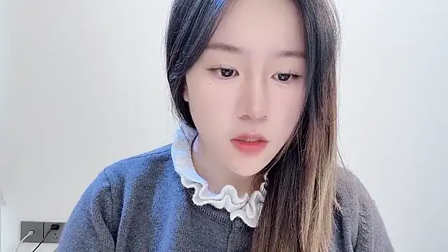 chloe-01 online show from 11.14.25
