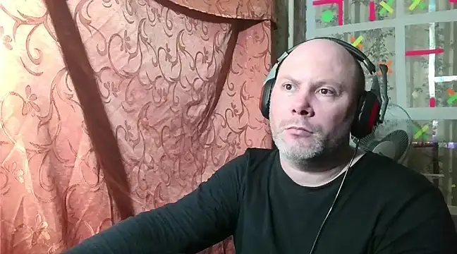 Snapshot of AgnichBan chatting on 02.14.25 AgnichBan online show from 02.14.25